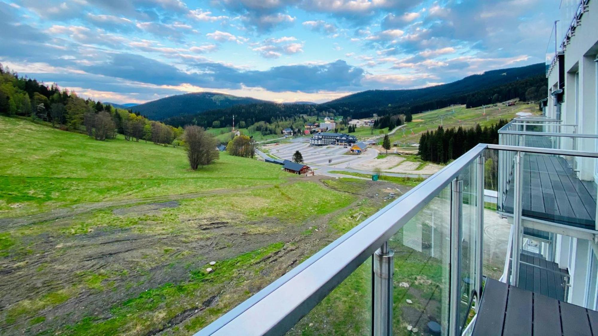 Panorama - Czarna Gora Resort By Sun & Snow Z Basenem I Sniadaniem Sienna  Esterno foto
